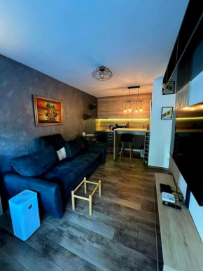LUX Apartment A&M Netflix